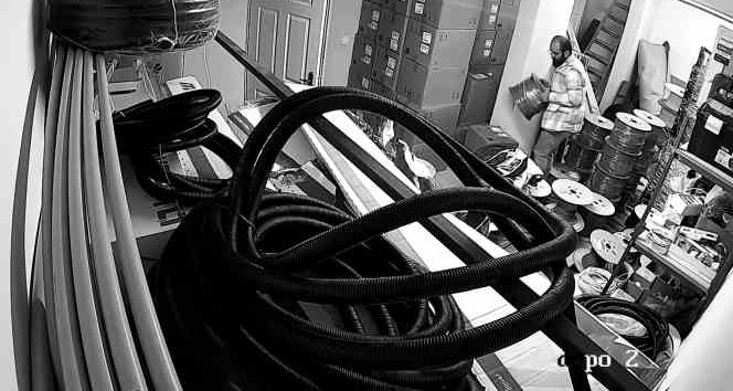 Kartal’da milyonluk vurgun: Çaldığı ürünleri personele taşıttı