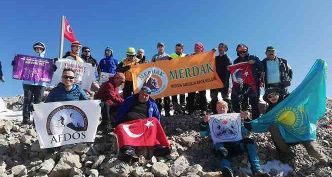 Medetsiz’in zirvesinde Muzaffer Erol Gez’i andılar