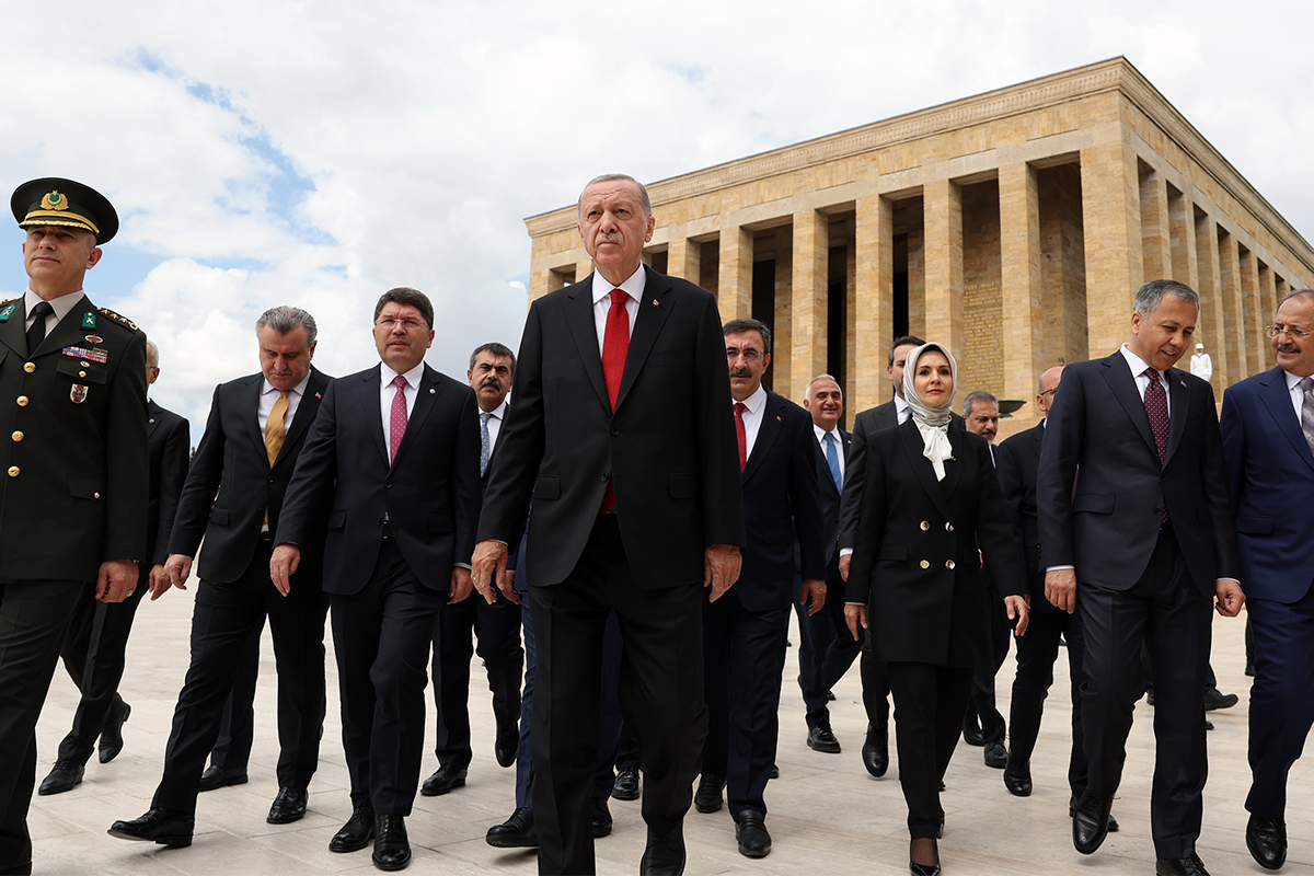 Cumhurbaşkanı Erdoğan ve yeni kabine üyelerinden Anıtkabir&#039;e ziyaret