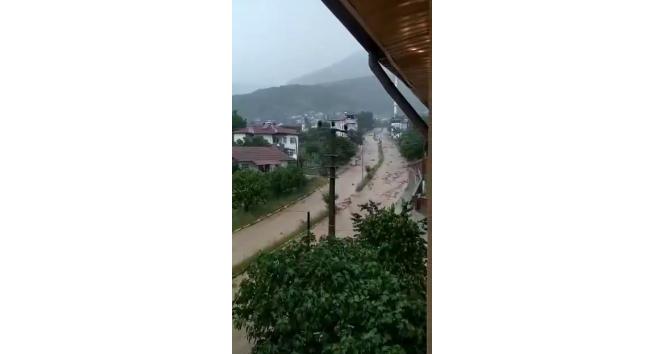 Tokat’ta sağanak yağış gölü taşırdı