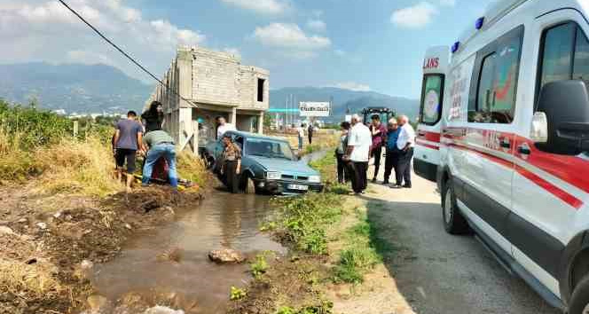 Otomobil kanala uçtu, bir kişi yaralandı