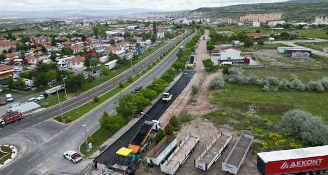 Nevşehir’de sanayi servis yolunda sıcak asfalt serimi başladı