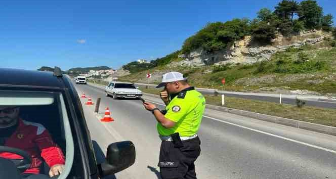 Zonguldak’ta radarlı trafik uygulamasında 17 sürücüye 41 bin lira ceza