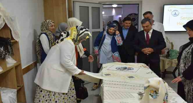 Hayat Boyu Öğrenme Haftası etkinlikleri dahilinde sergi açıldı