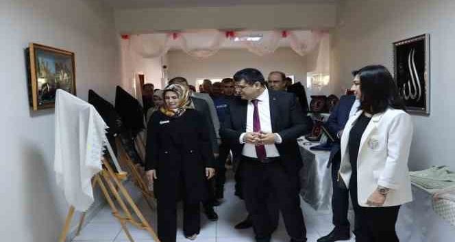 Tercan’da hayat boyu öğrenme sergisi açıldı