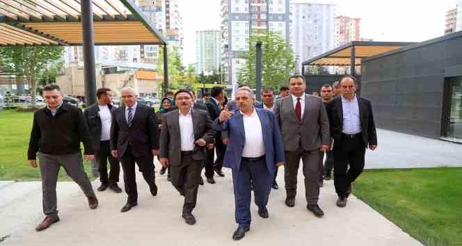 Vali Çiçek, Talas’ın acil durum konteynerini örnek gösterdi