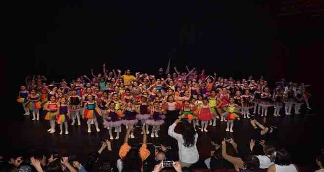 Kursiyerlerin yıl sonu gösterisine yoğun ilgi