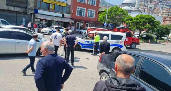 İki otomobilin çarpıştığı kazada maddi hasar oluştu