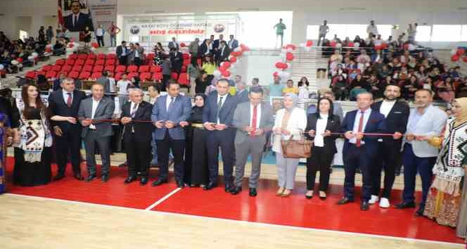 Hakkari’de yılsonu sergisine yoğun ilgi