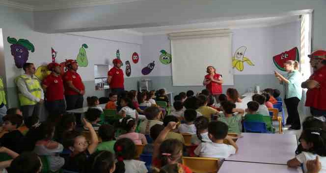 Miniklere deprem eğitimi verildi