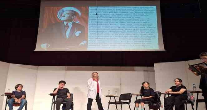 Türk büyükleri İngilizce olarak tanıtıldı