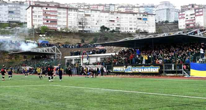 Alaplılı taraftarlar yeni tribün istiyor