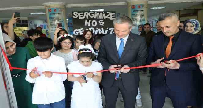 Ağrı’da özel eğitim öğrencilerinin yılsonu calışmaları ilgi odağı oldu