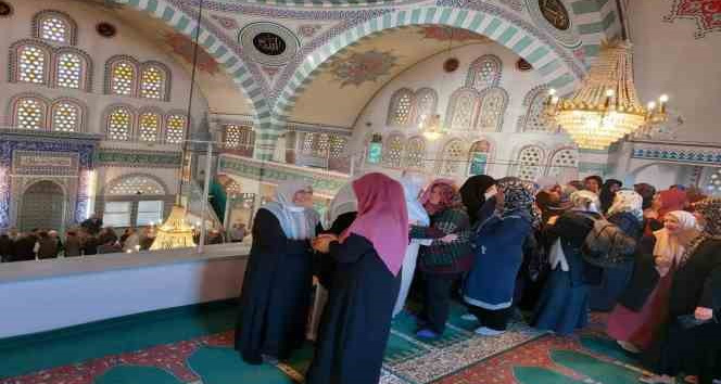 Bartın’dan hacı adayları  kutsal topraklara uğurlandı