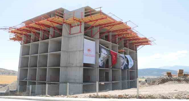 Depremzedeler için mesai sürüyor, konutlar yükseliyor