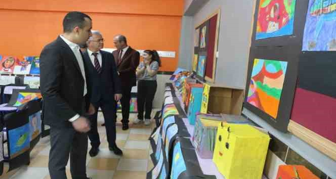 Domaniç Ortaokulu’nda yılsonu sergisi