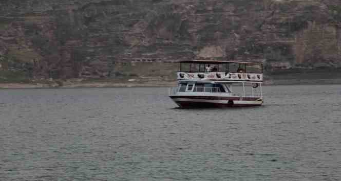 Defalarca terör saldırısına maruz kalan GAP’ın vizyon projesi barajda 10,5 milyar metreküp su depolandı