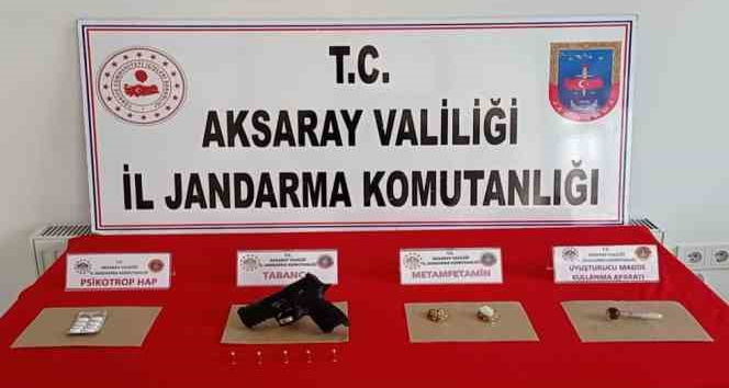 Aldığı uyuşturucuyla arabada sızan sürücü jandarmaya yakalandı