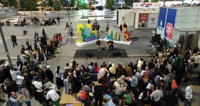 Bağcılar Kitap Fuarı karnaval havasında yaşanıyor