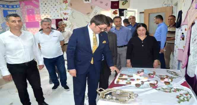 Çemişgezek Halk Eğitimi Merkezi yıl sonu sergisi açıldı