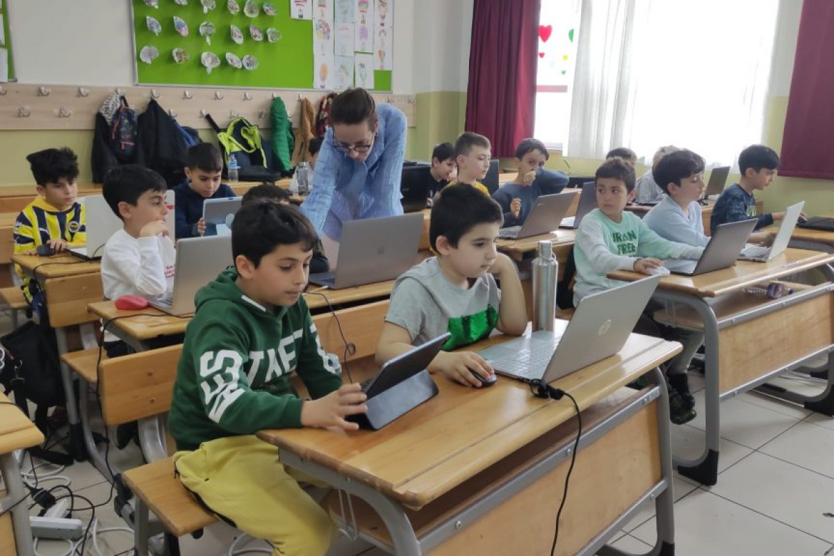 İhlas İlkokulu öğrencileri, &#039;Tacev ile temel kodlama&#039; sertifikalarını aldı