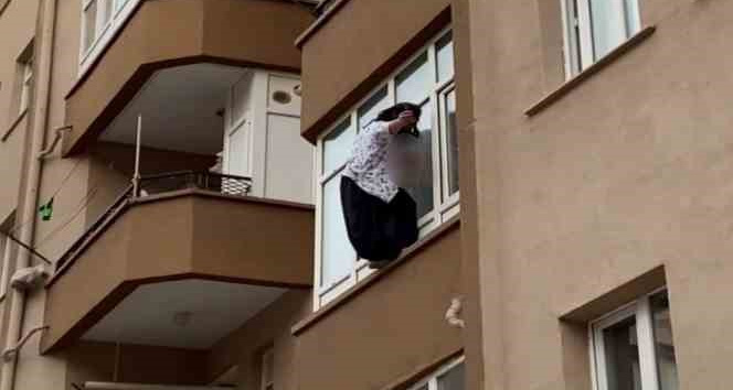 İtfaiyenin açtığı şişme yatak can kurtardı