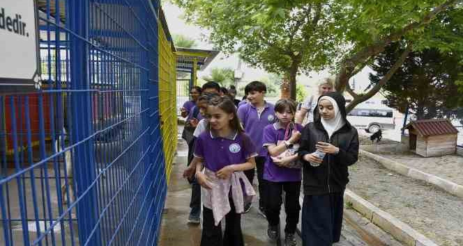 Öğrenciler, Evcil Hayvan Rehabilitasyon Merkezi’ni gezdi