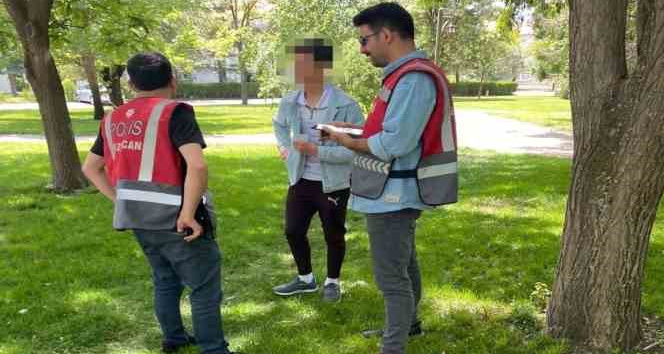 Okul önlerinde polis denetimleri sürüyor