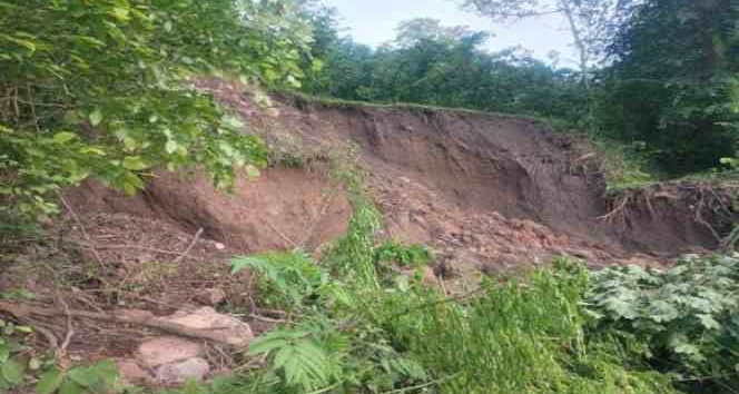 Heyelan 40 yıllık emeğini aldı