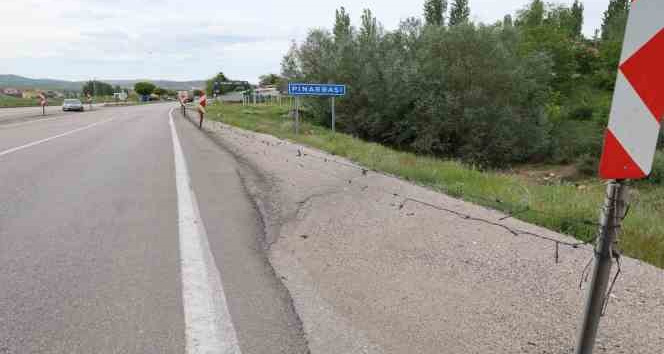 Pınarbaşı halkı: "Yollar delik deşik, kaldırımlar eğit bükük"