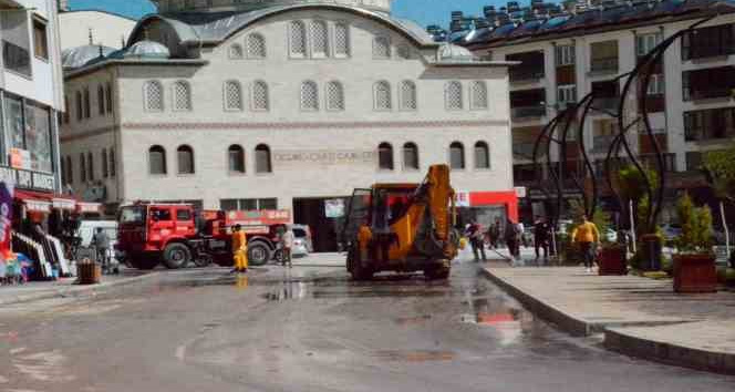 Burdur’da yaşanan selin hasarları giderilmeye çalışılıyor