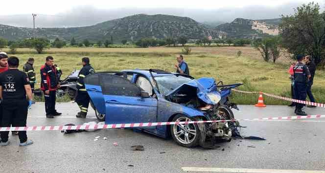 Burdur’da feci kaza: 5 ölü, 2’si ağır 5 yaralı