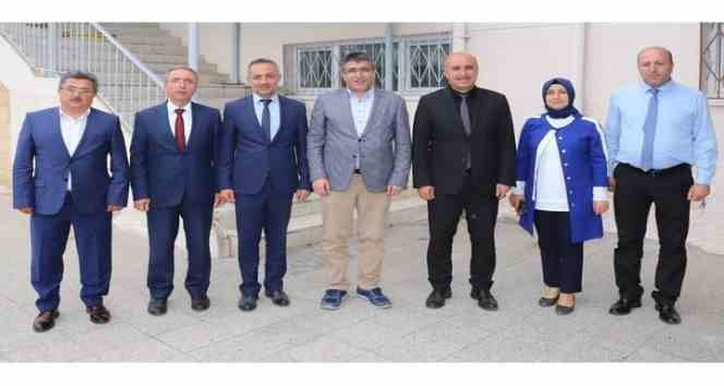 Rektör Aktekin,  ’Bilim Söyleşileri’ programında öğrencilerle buluştu