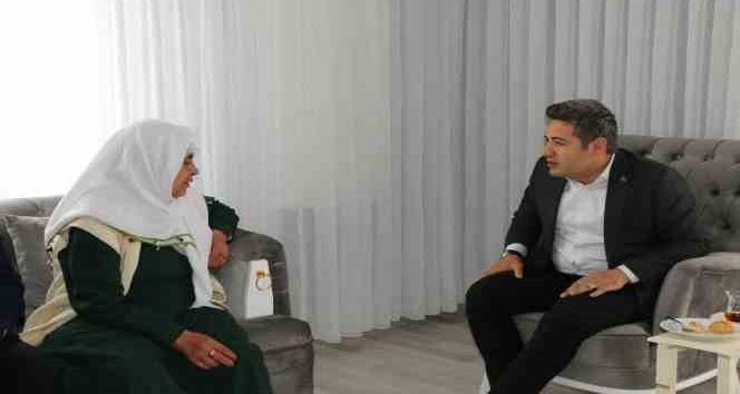 Kaymakam Özçelik, şehit ailesini ziyaret etti