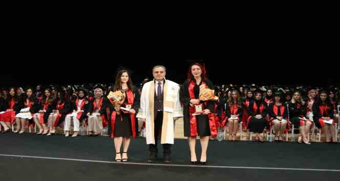 ERÜ Tıp Fakültesi 49. Dönem Mezunlarını Verdi