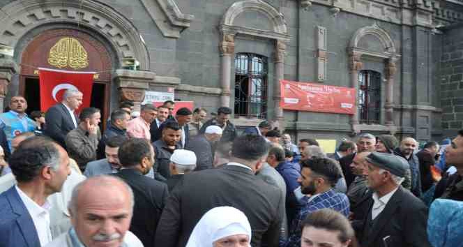 Kars’ta hacı adayları uğurlandı