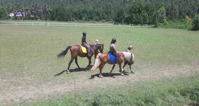 Köyceğizli öğrenciler at binmenin keyfini yaşadı