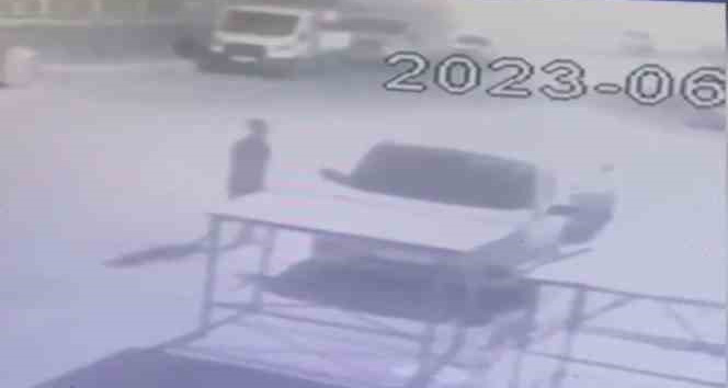 Cizre’de park halindeki araçlara çirkin saldırı