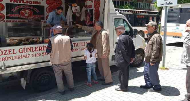 Eskişehir’de vatandaşlara lokma dağıtıldı