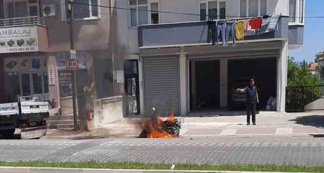 Aldığı motosikleti iade edemeyince benzin döküp yaktı