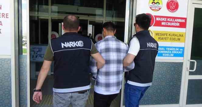 Yolcu otobüsünde uyuşturucuyla yakalanan 2 kişi tutuklandı