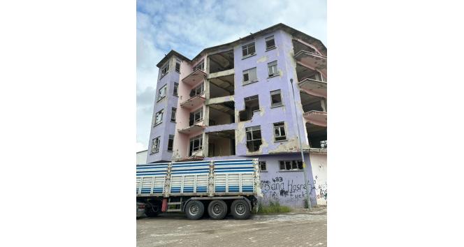 Banaz’ın meşhur perili evi yerle bir oldu