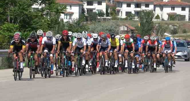 Road Race Kırıkkale 2.2 UCI Uluslararası Bisiklet Yarışları’nın ikinci gün etabı başladı