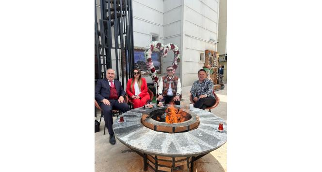 Ünlü organizatör Kars’ta 140 çeşit yemeğin yapıldığı yemek sergisine katıldı