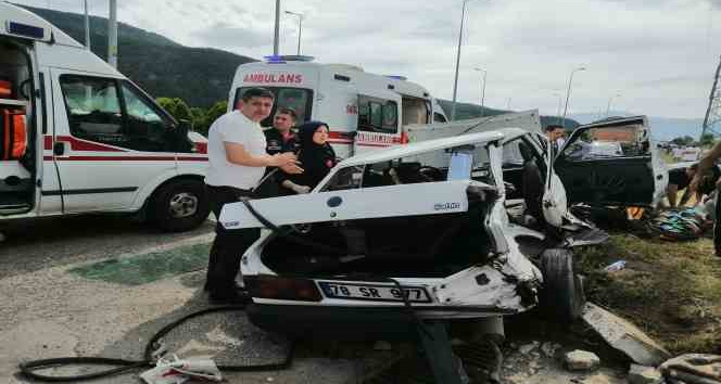 Karabük’te kamyonla otomobil çarpıştı: 1 ölü, 4 yaralı