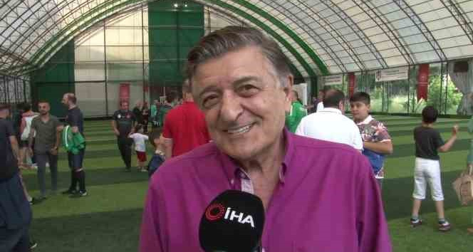 Çengelköy’de sağlık çalışanları yeşil sahada ter döktü