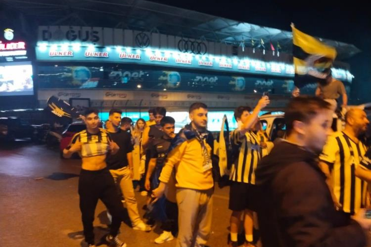 Şükrü Saraçoğlu Stadı önünde kupa coşkusu