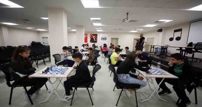 YENİMEK’li çocuklar, Satranç Turnuvası’nda kıyasıya yarıştı
