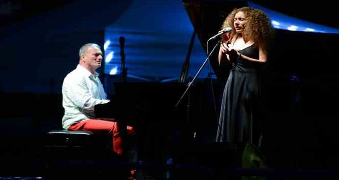 Ormanda caz müzikle keyifli gece