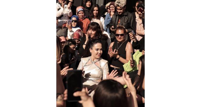 Fenomen Özlem Lina Öz’ün güzellik salonu açılışında izdiham yaşandı